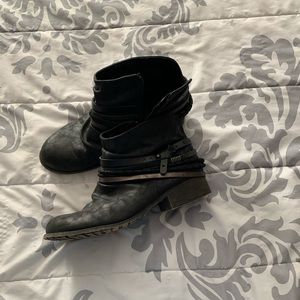 Women’s Jellypop ankle booties size 10